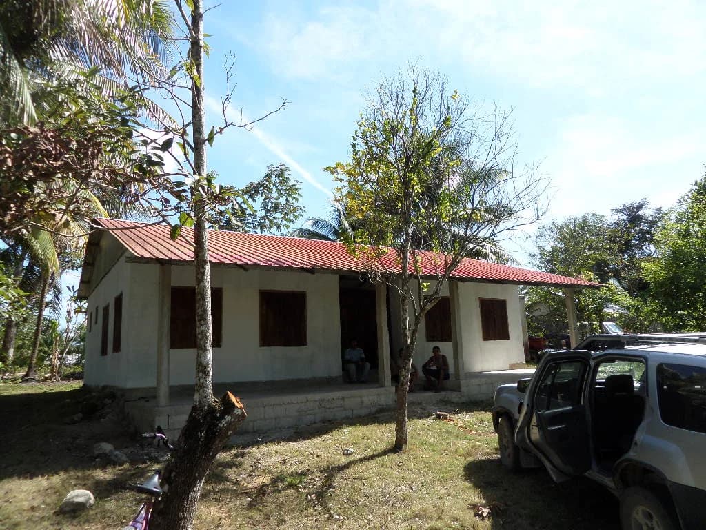 Community members supporting the library project in Belize