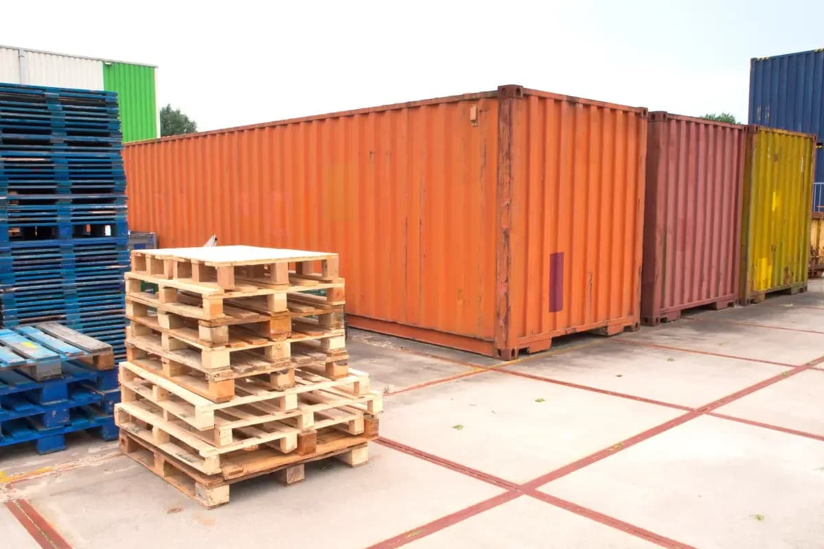How Many Pallets Fit in 20ft & 40ft Shipping Containers hero image