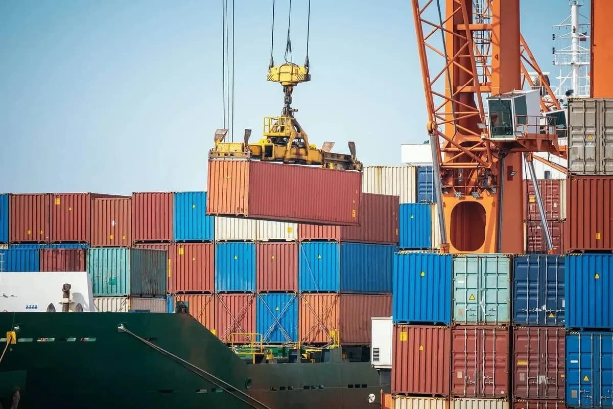 How to Stack Shipping Containers